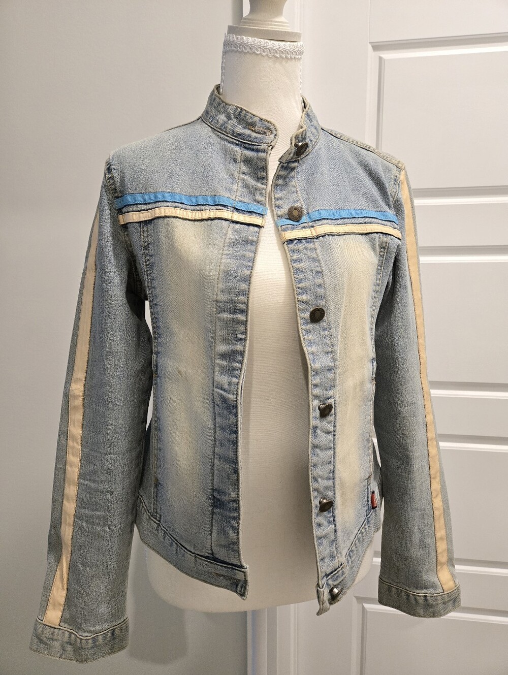 Vintage Sporty Slim-fit Womens Jean Jacket